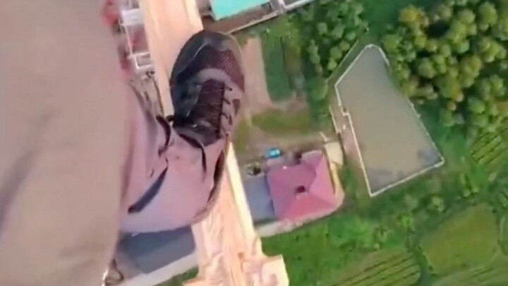 As the intro kicks in, it’s time to ride the sword and soar through the skies!