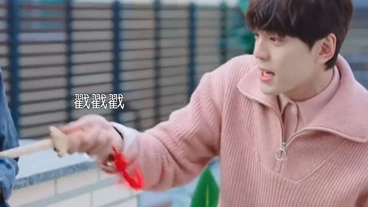 الإله الذي تلبّس جسد الـ"آيدول" جاء ليبحث عن مخلوق خارق للطبيعة للمشاركة في برنامج مواعدة، لكنه لم ي