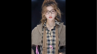 "الخنزير البري يتذوق النخالة الرقيقة"