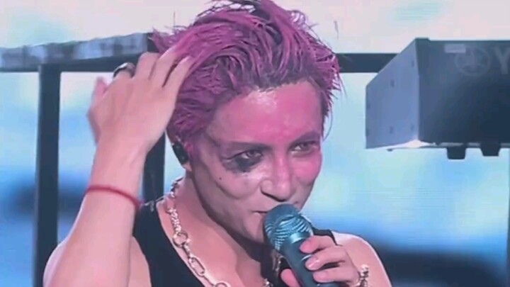 Xue Zhiqian’s hair color faded, and he dyed his whole hand.