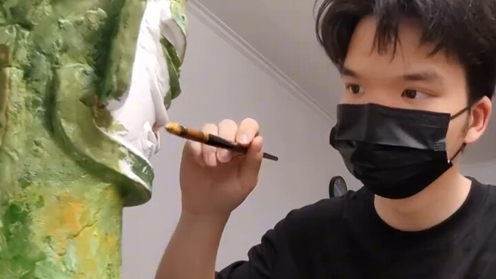 طالب مدرسة ثانوية يبلغ من العمر 18 عامًا يعيد إنتاج تمثال برونز من سانشينغدو بعد العمل المتواصل لمدة