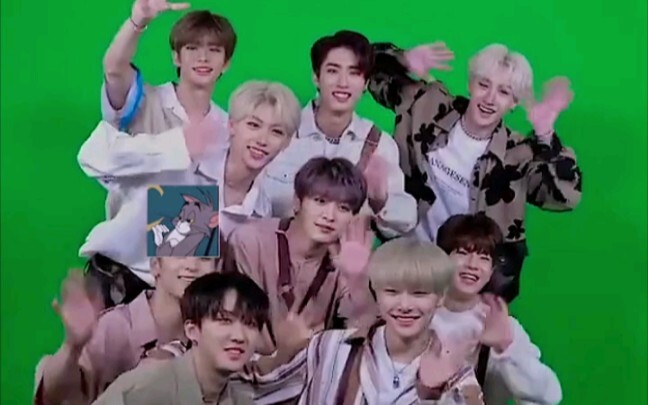 〖Stray Kids〗Look who is missing again~ In the 2019 song and dance relay, the background of the stray