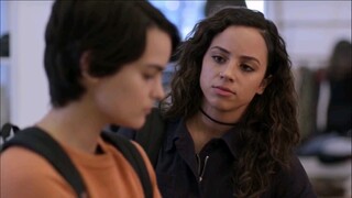 Trinkets season 1 Ep 1 (2019)