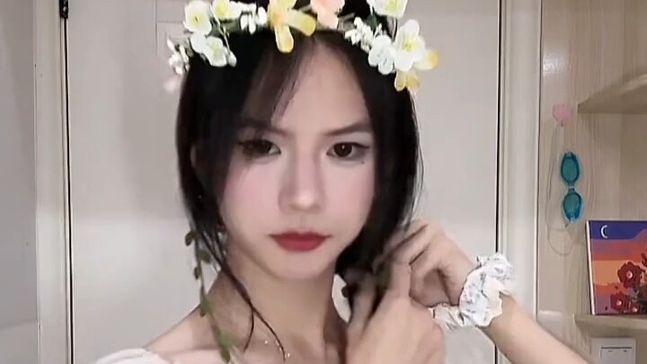 People are like chickens🐔 Little Orchid goes crazy every day