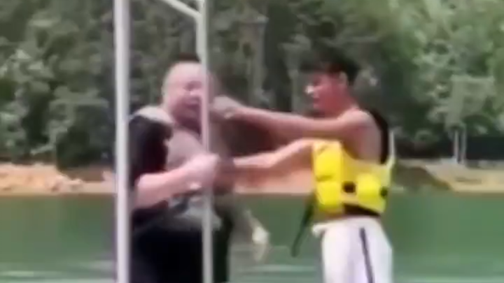 Big brother spent 200 yuan and got ridden all day by someone else.