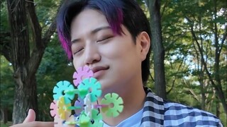 神秘的背心男第五期之方块对决