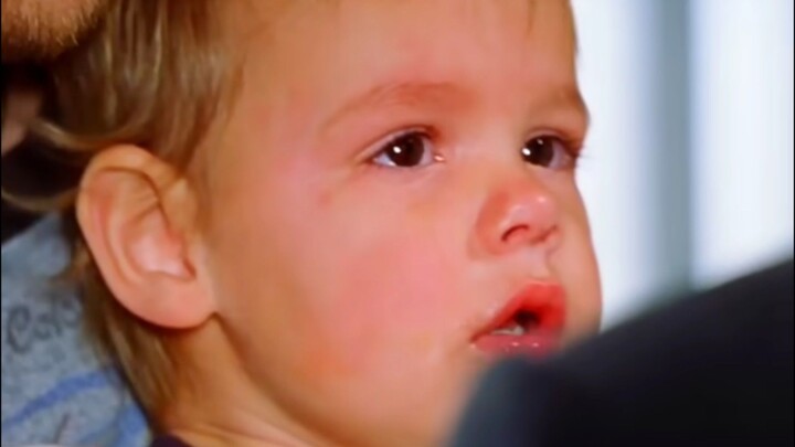 A smart little boy who save his cat.