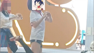 Derikka menampilkan siklus cinta pada tarian (〃'▽'〃)