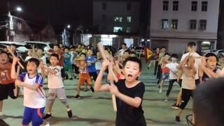 Anak laki-laki harus maskulin, nyanyian dan tarian Guangdong Chaoshan Ying ada di sini.