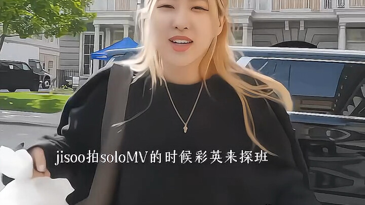 Chúng tôi đến chăm sóc bạn rồi nè, Onni #BLACKPINK Lisa cùng Xiu Xiu