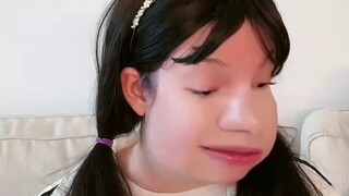 Không cần phải dạy, tôi đã biết cách xem điện thoại của bố tôi khi tôi còn nhỏ