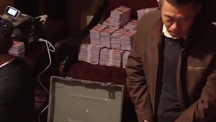 It turns out the 200 million in cash came straight from the mint! Gao Yalin was scrambling to join t