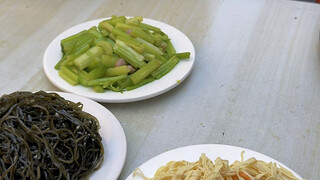 เสน่ห์ของเงินเหรียญตงเป่ย 100 หยวนกับอาหาร 12 อย่าง กินได้ตามสบาย