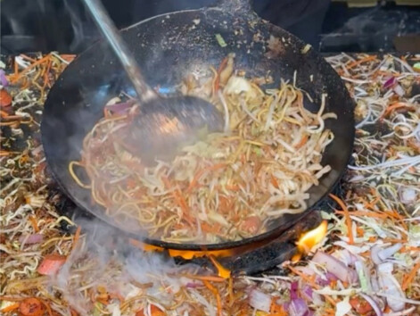 山东街头的十元炒面，老板手速超快！！