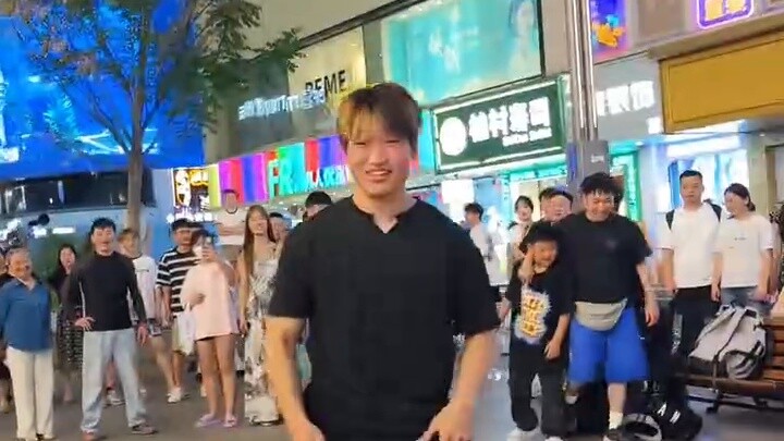 Jalan Pejalan Kaki Huaihe Road Anhui menolak ketakutan sosial dan melompat dengan ringan