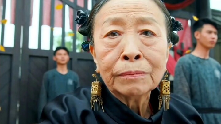 เด็กหญิงแย่งกันเป็นแม่น้ำเพราะได้กินอิ่มแล้ว