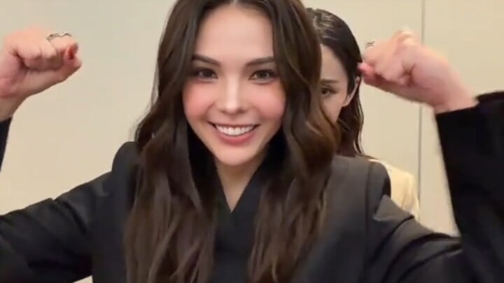 بلوبري ويام، أنتما الاثنان تعلَّما من مساعدتكما وقوما بالتصوير من جديد.