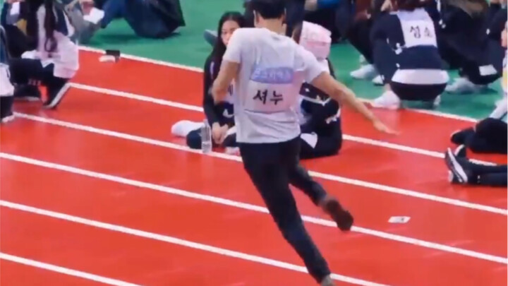 ครั้งแรกที่เห็นไอดอลวิ่งแล้วเลี้ยวไม่เป็น ดูทีไรก็ขำได้ทั้งวัน ฮ่าๆๆๆๆ ฟีท. ซัวหนูผู้พยายามกู้ศักดิ์