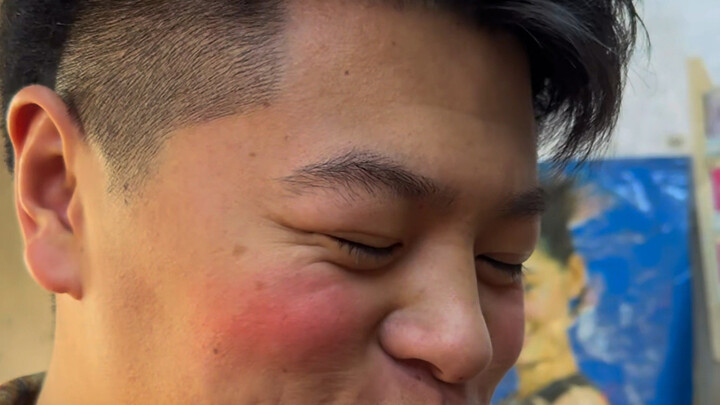 Buah persik kecil favoritnya!