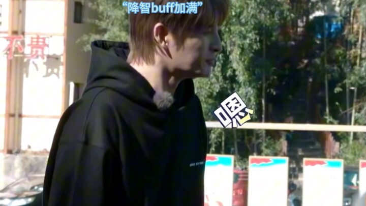 所有男生都无法拒绝一根很直的棍子，陆虎也不例外～