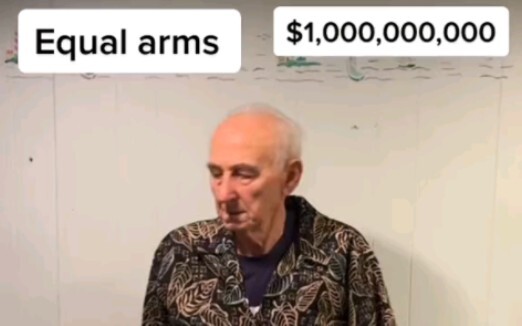 Which would you choose: having both arms the same, or one billion yuan?