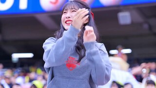 突然被广播吓坏了，表情太可爱了 ，韩国起亚虎啦啦队千昭允