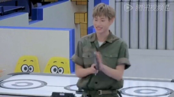 Pertarungan tenis meja AK dan Wu Lei!