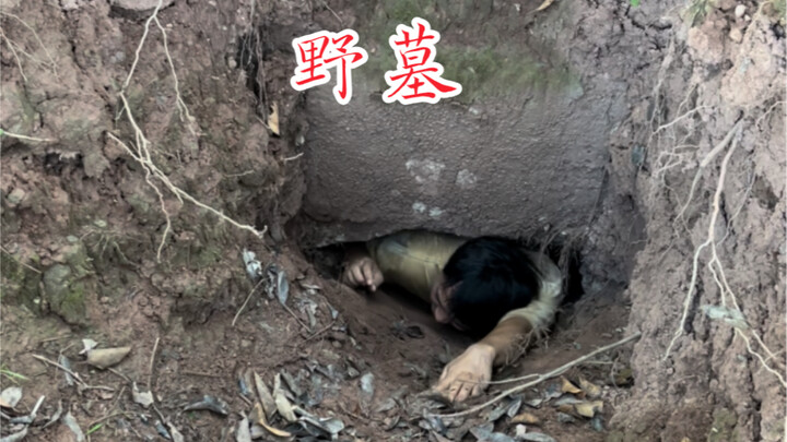 พบสุสานโบราณอายุ 500 ปีกลางภูเขาใหญ่ มีรูโจรเข้าสองรู! ภายในยังมีจิตรกรรมฝาผนังอีกด้วย