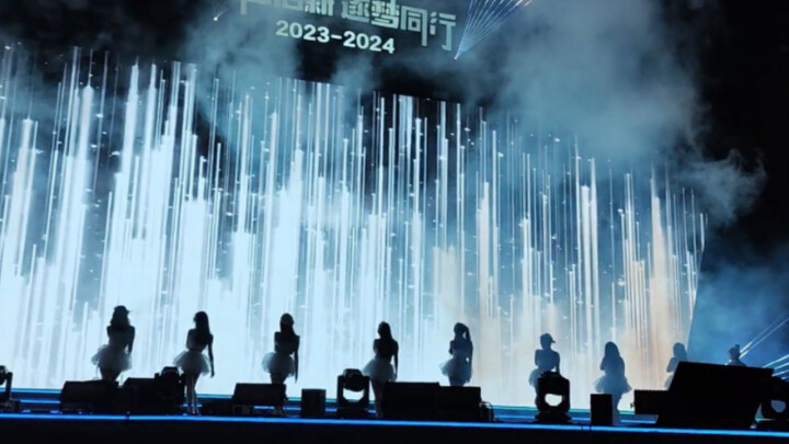 On New Year’s Eve at Zhejiang University, we performed Solo and You & Me—brand-new choreography, a s