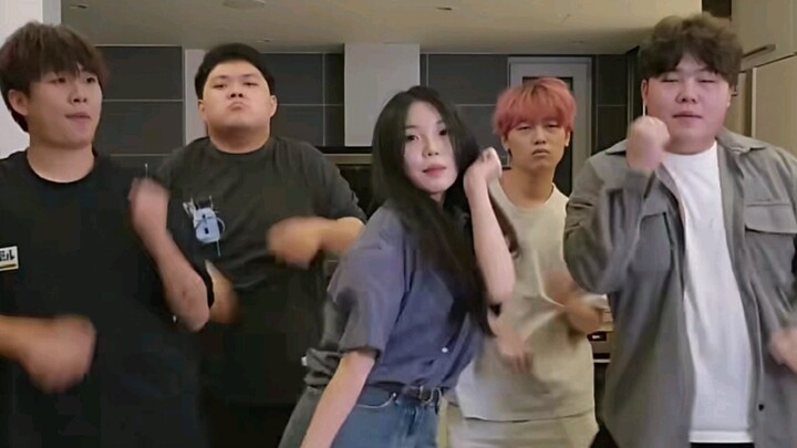 跳舞，但是小潮team