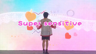 Saat Fans Pria Menarikan "Super Sensitif" di Pameran Anime