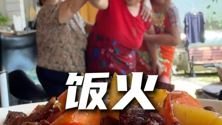 Hari ini bikin daging sapi rebus kentang