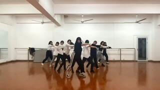Phá vỡ sàn nhà! Bài hát mừng năm mới! "WA DA DA" - Đội cổ vũ Kep1er Đại học Nông nghiệp An Huy lật n