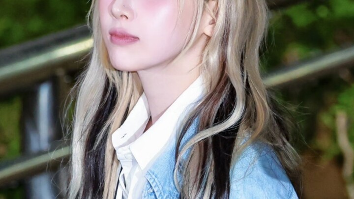 “Girl Idol Who Lost Half Her Weight and Completely Transformed Herself”