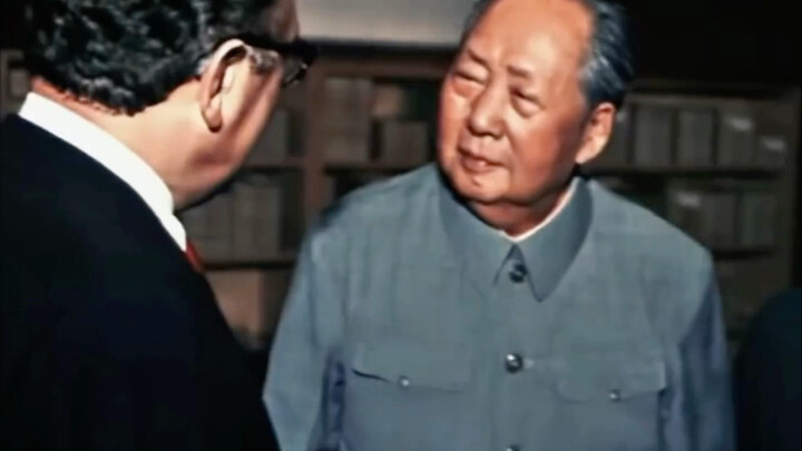 ลุกขึ้น ห้ามคุกเข่า