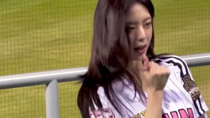 승리요정 유나의 Ice Cream⚾️🩷#ITZY #YUNA #유나 #YUNA_IceCream #lg트윈스 #kpop #fancam #dance