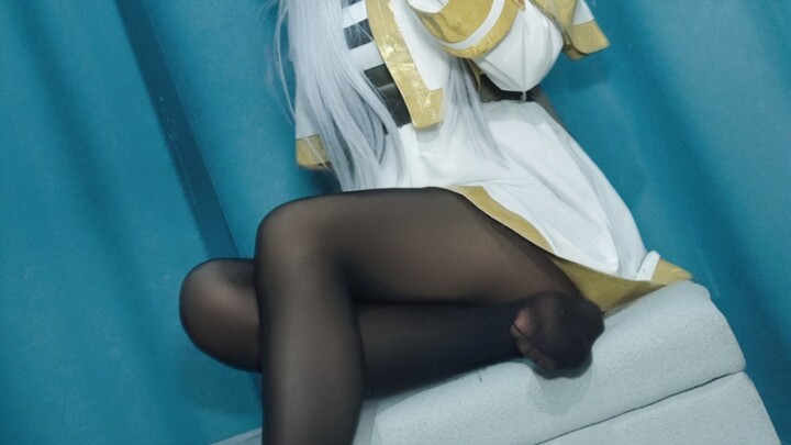 Frieren Cosplay Fitting