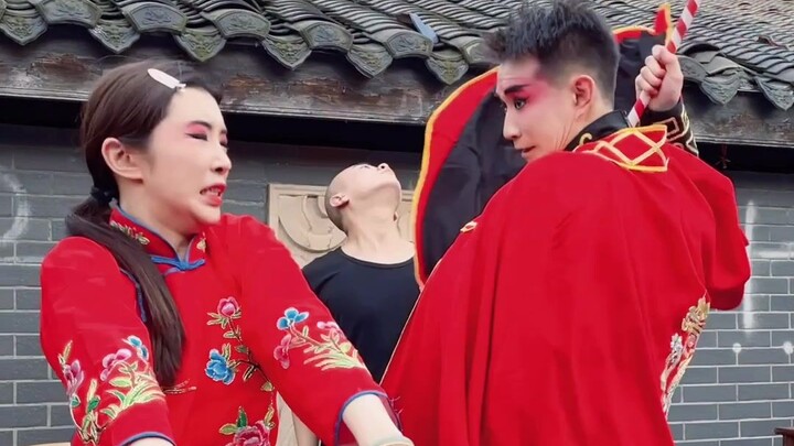 Sau này mỗi người chúng ta cứ việc mình, tôi gọi bạn là sư tỷ, còn bạn gọi tôi là sư phụ.