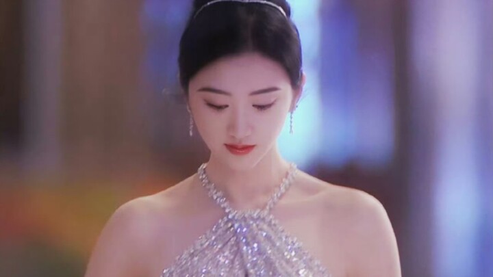 She’s absolutely killing it! I’m declaring her one of the top beauties in Chinese entertainment—trul
