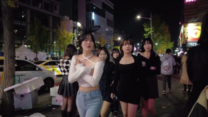 Guys are out shopping—must-see for nerds!