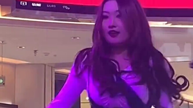 Stepmother literature shines into reality! ? Click to see your sexy stepmother dancing online