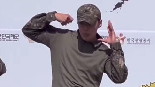 李玟赫 cover Fast Forward 军服ver. 跳得好好 231006