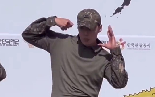 Lee Min Hyuk covers Fast Forward (military uniform ver.) and dances well 231006