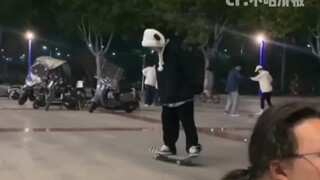 哈哈，感觉他们的友谊有种美，不顾别人死活的美！