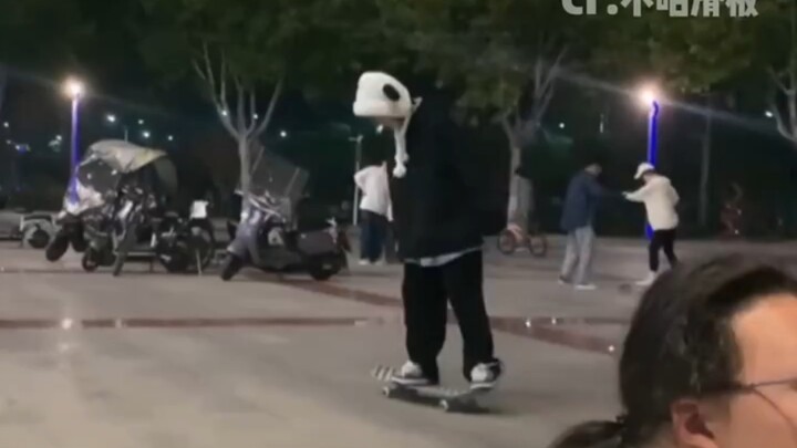 ฮ่าๆ รู้สึกว่ามิตรภาพของพวกเขาช่างงดงามในแบบที่ไม่แคร์ความเป็นความตายของคนอื่นเลย!