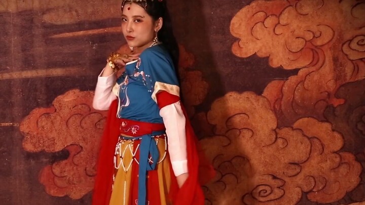 Mặc Hanfu và nhảy múa ở Trại sáng tạo? "Thời gian" vị trí lông vũ của Jiang Zhen nhảy lên, và bức tr