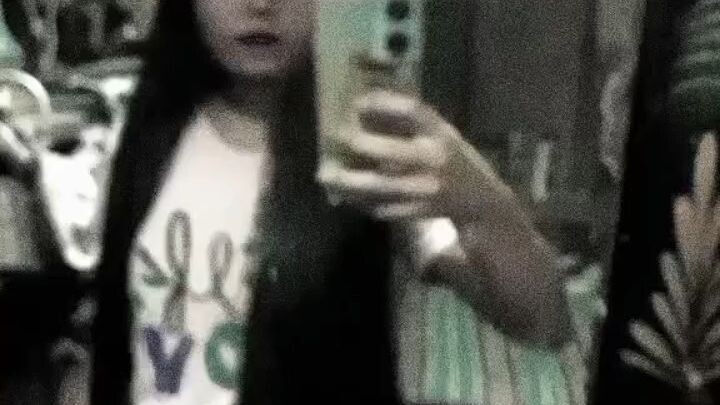 mirror shot lipsing cute gils