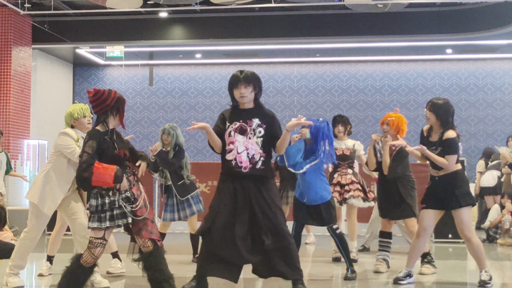 Random house dance performed the entire RPG song! Ten or so people were so happy