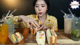 Bánh kẹp trái cây và bánh kẹp thịt heo chiên xù và nước mát 3 #amthuc