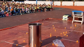 Guru fisika memperlihatkan "bom" buatan sendiri di kelas